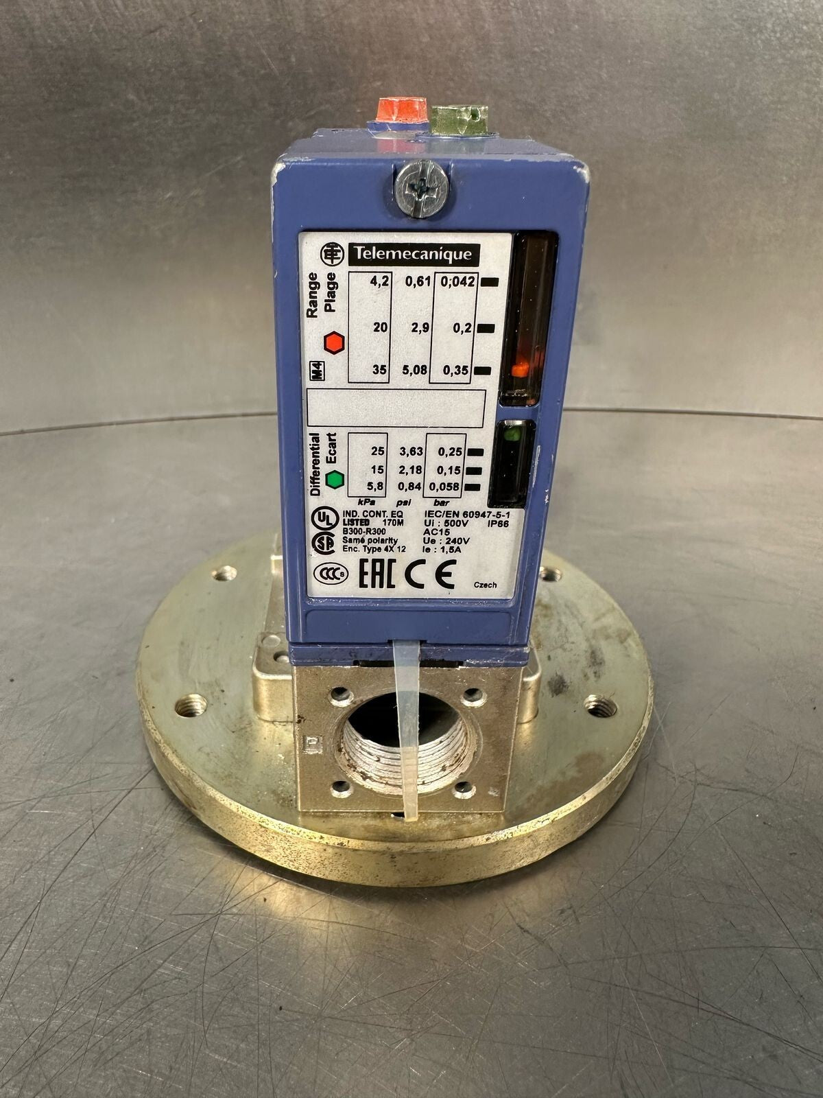 Telemecanique XMLBS35R2S11 PRESSURE SWITCH                          (4.4.5)