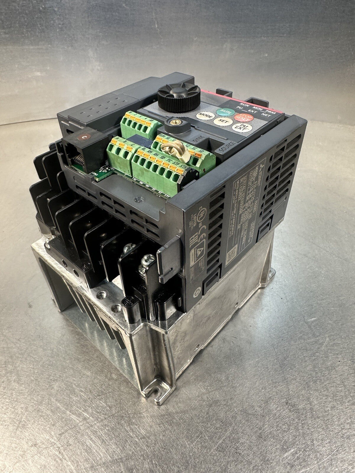 Mitsubishi Electric - Model: FR-D720-070-N6 Inverter 3PH     (BIN-1.5.1)