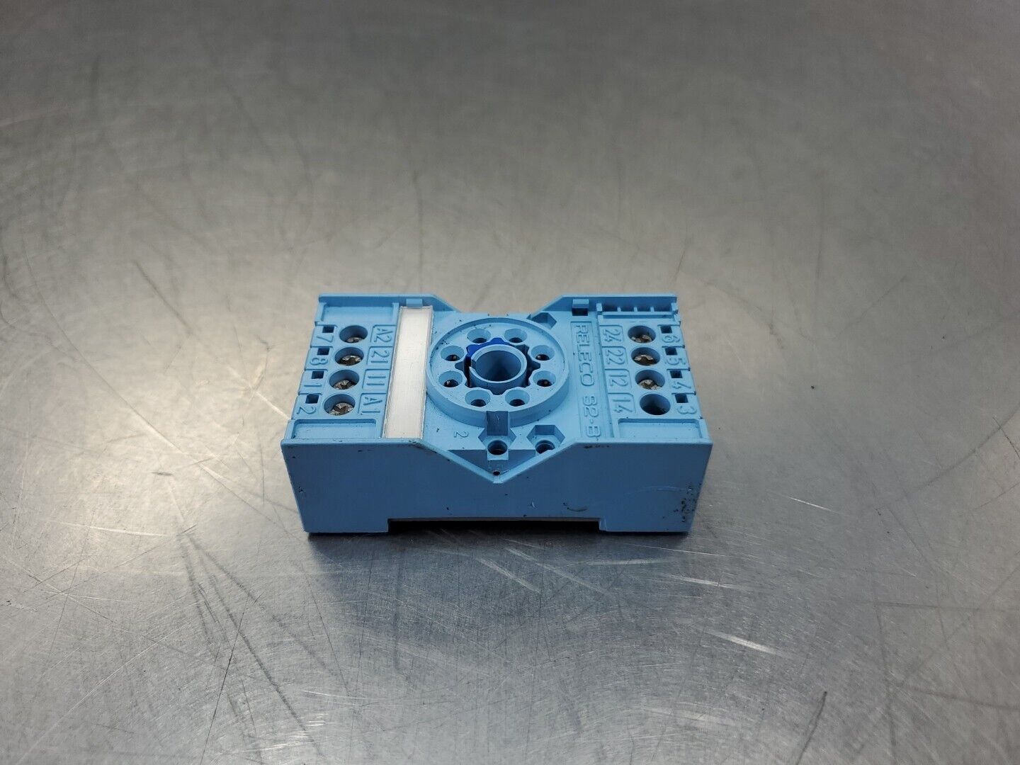 RELECO S2-B 8-PIN 10A/380V RELAY BASE.                                     4D-26