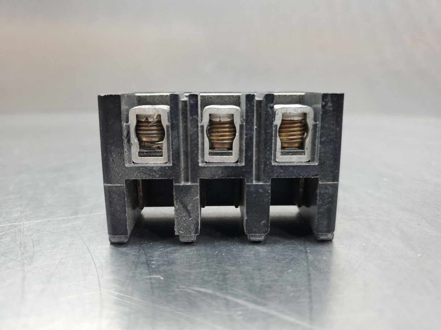ALLEN BRADLEY 1492-DB2-3 Ser A Connector Module.                           4E-26