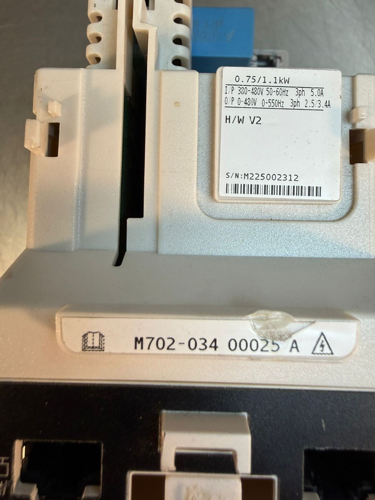 Unidrive M702-03400025A   Drive 0.75/1.1 kw                       (12.5.8)
