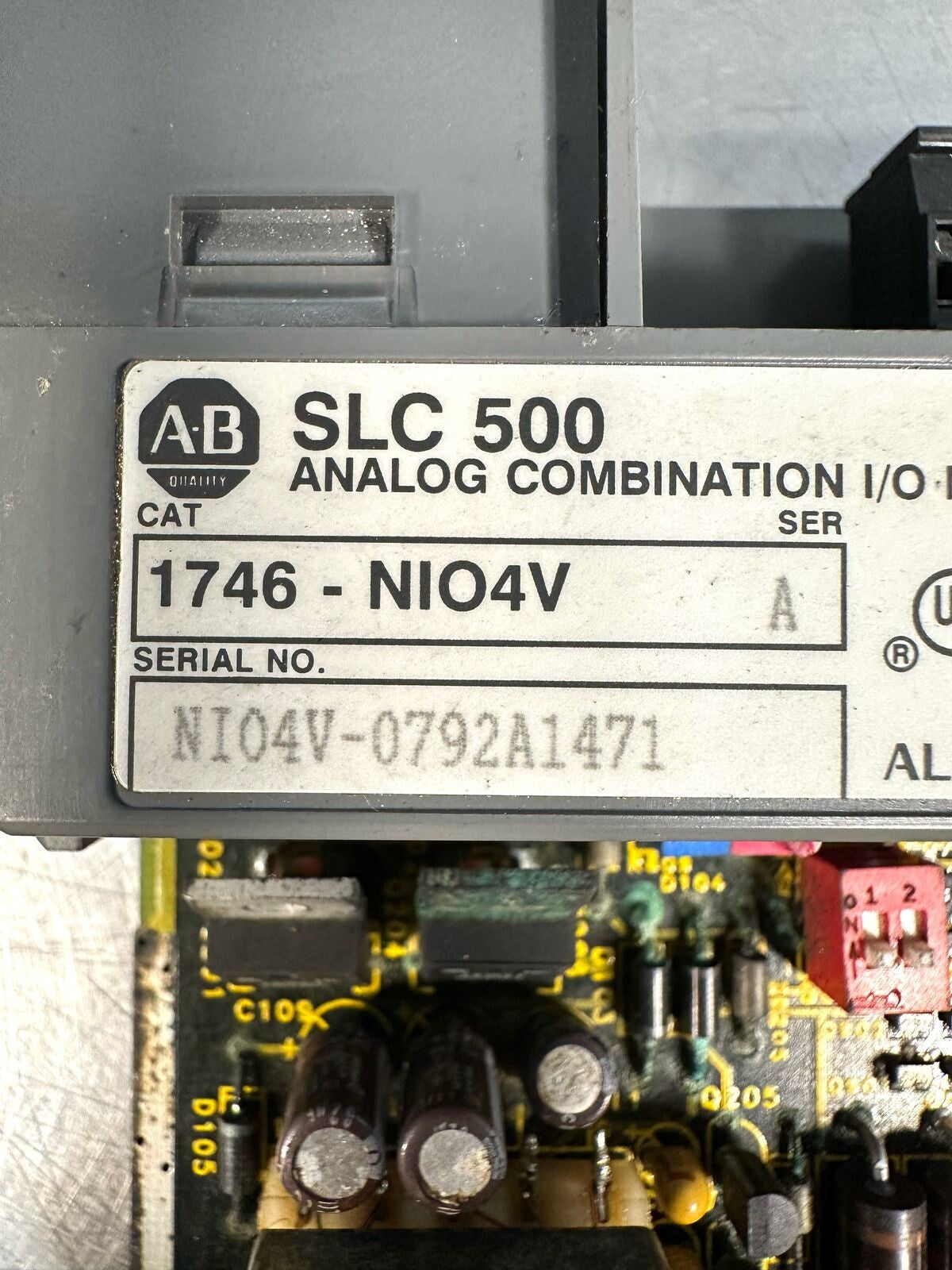 Allen Bradley 1746-NIO4V /A  SLC500                       (7.2.2)