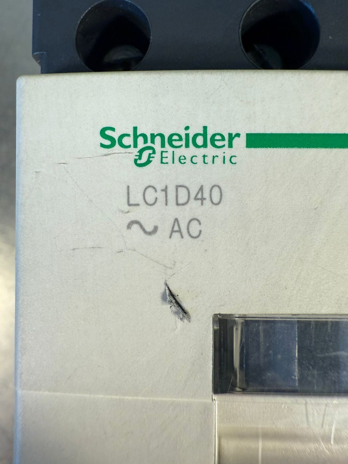 Schneider LC1D40 600V A.C. Max                                     (3.2.4)