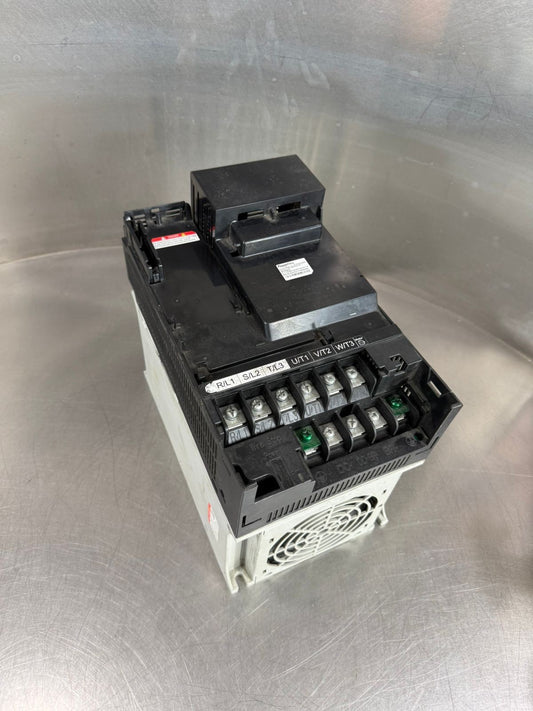 Allen-Bradley 25c-D037N114 /B 3Ph 380-480V 47.63Hz                 (2.5.3)