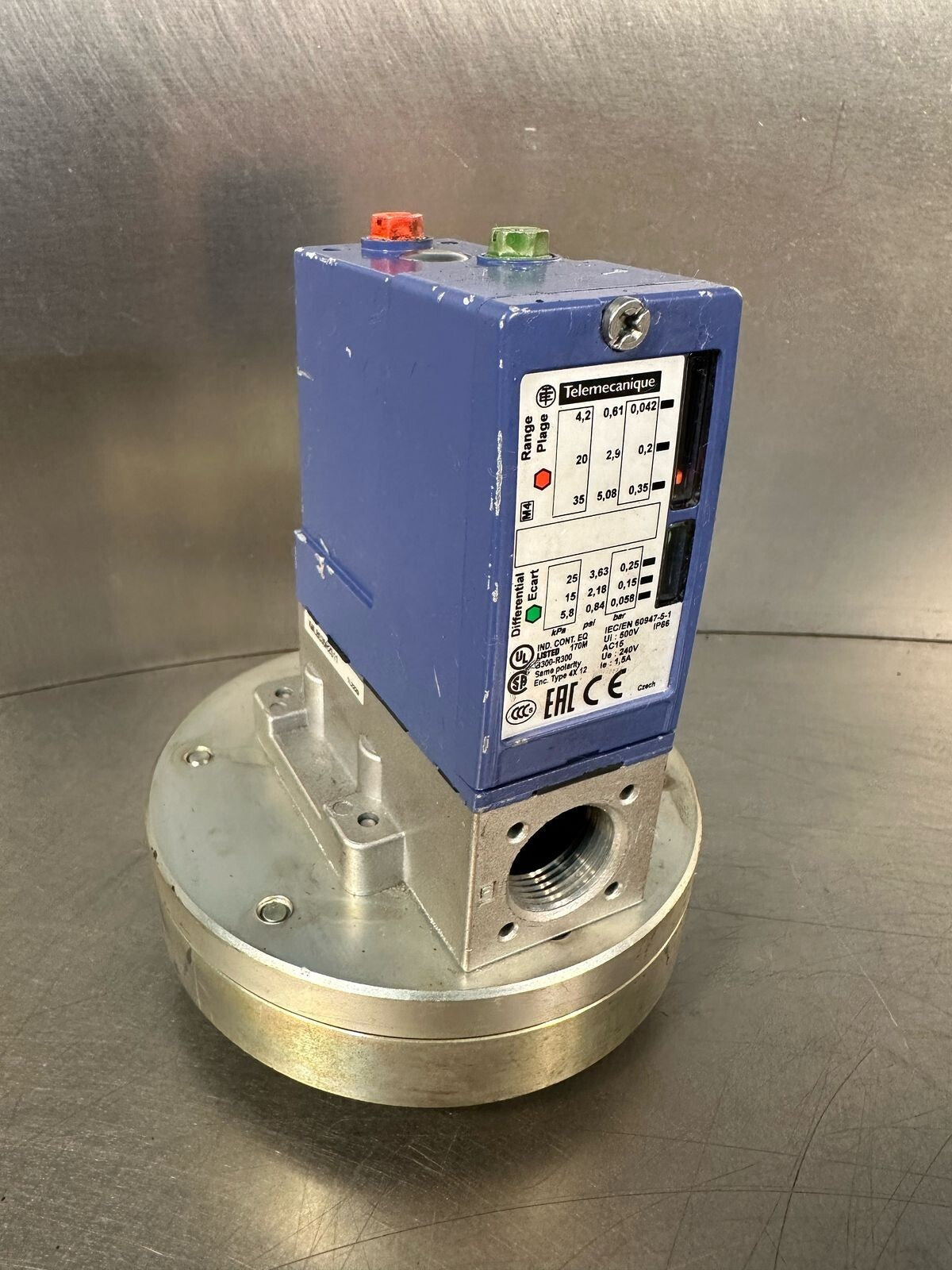 Telemecanique XMLBS35R2S11 PRESSURE SWITCH                          (3.5.1)