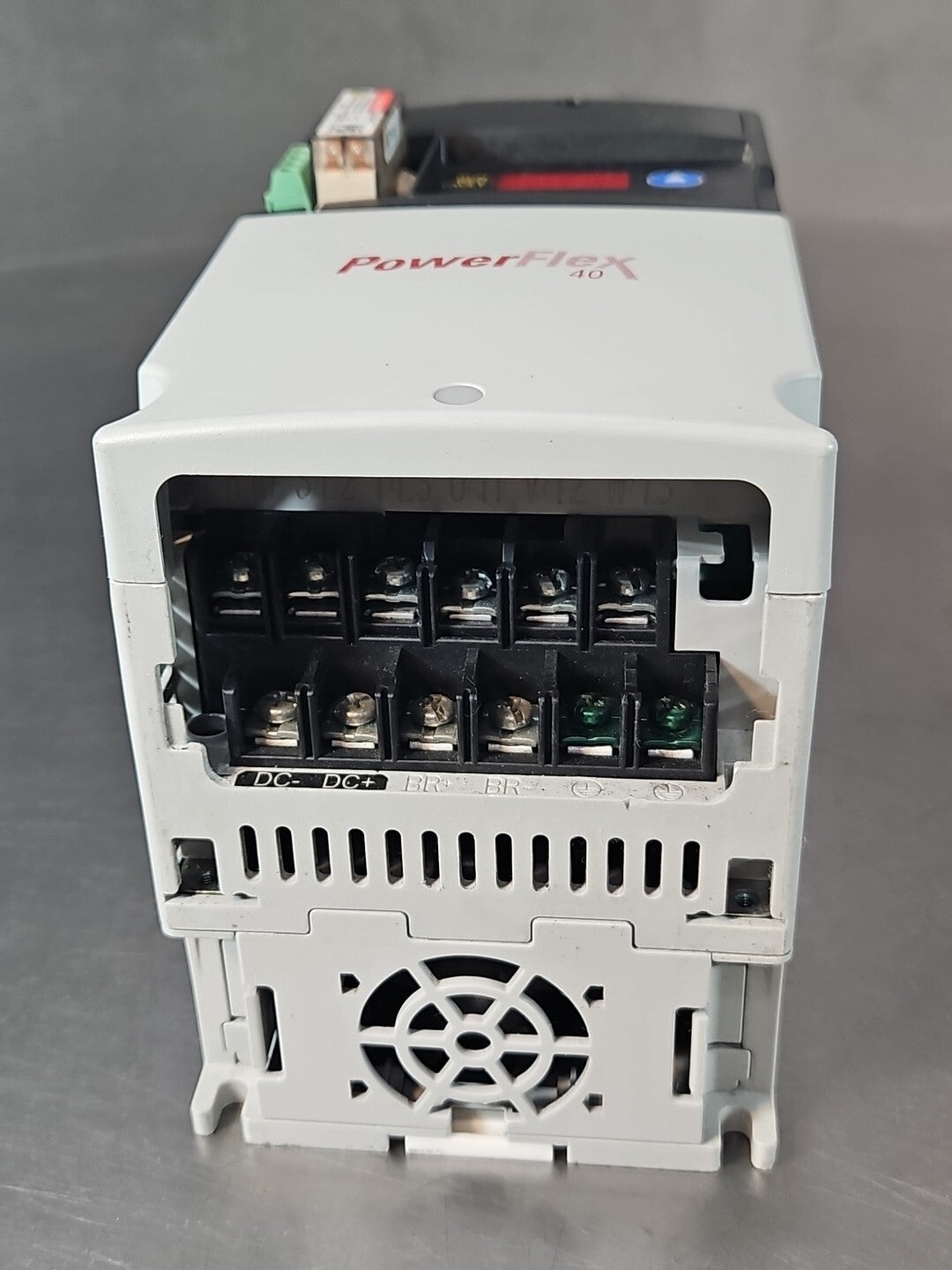 Allen Bradley 22D-D2P3N104 Serie A PowerFlex 40  0.75 KW (1 HP)         (BIN545)