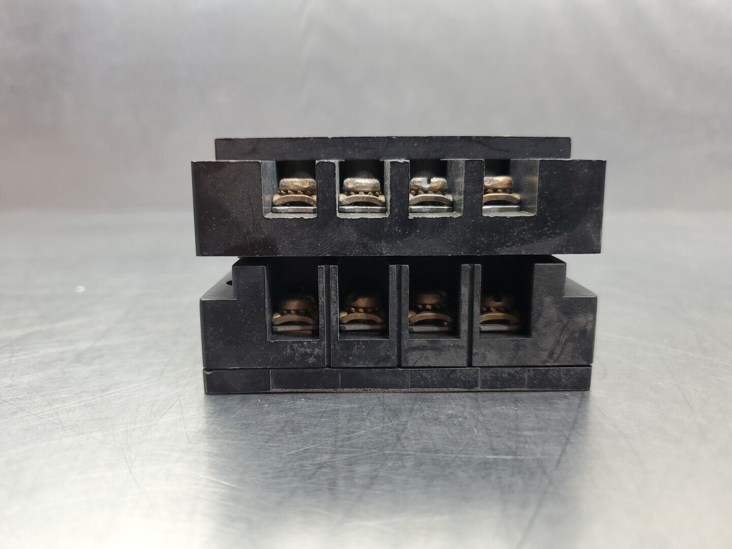 Allen-Bradley 1492-DA8-4 Terminal Block w/3-Pole Base, 600V.               4C-28