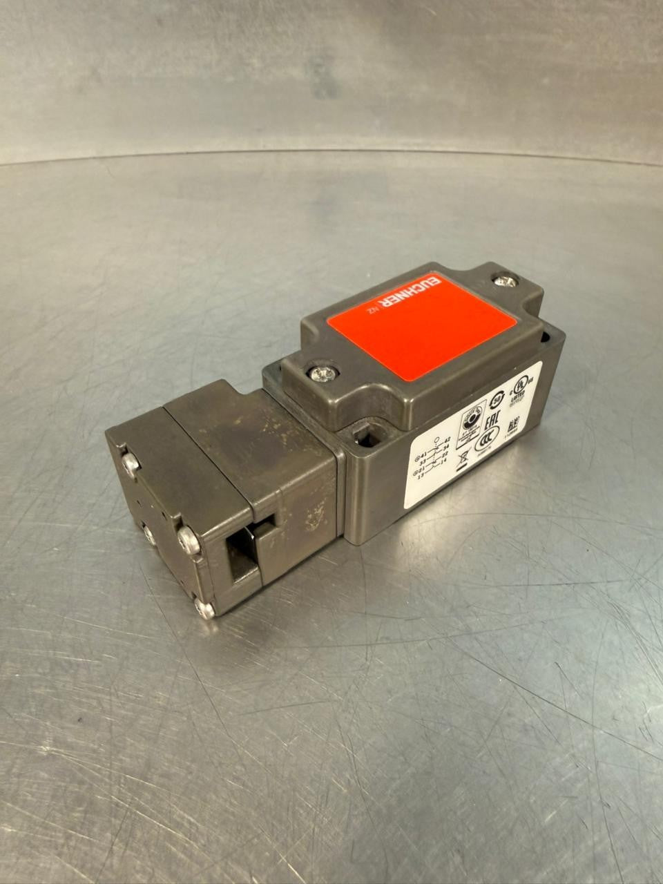 Euchner NZ1VZ-3131E-M Safety Switch 082122 Ac-15 4A 230V           (4.2.3)