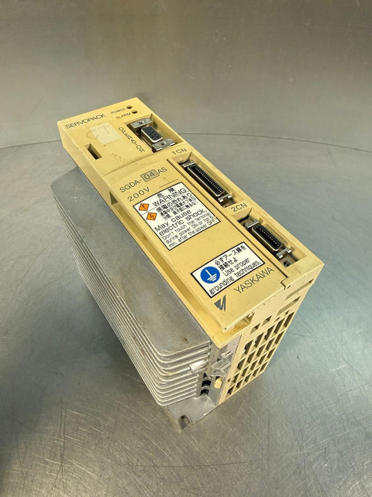 Yaskawa SGDA-04AS Servopack Out. 0-230Vmax 400W 2.6 Amp            (1.2.4)