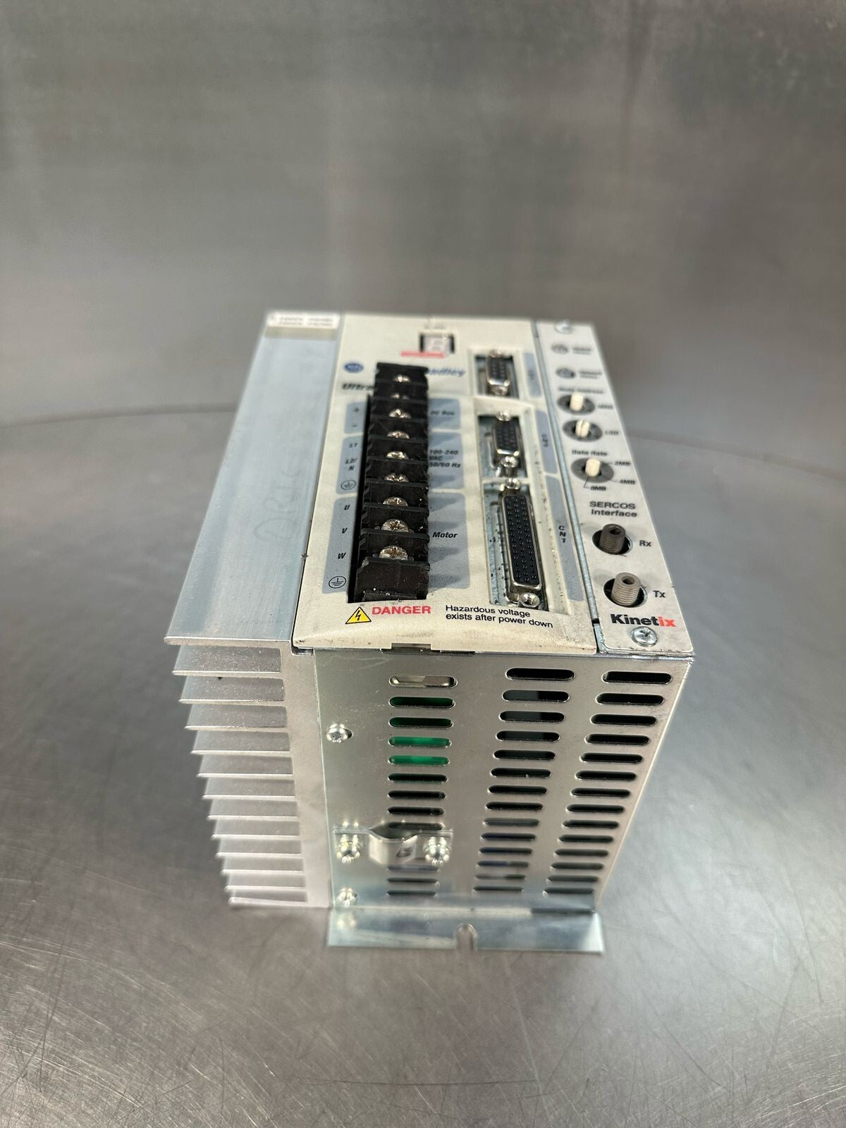 Allen-Bradley 2098-DSD-010-SE /C 120/240Vac Ultra 3000 (7.5.1)