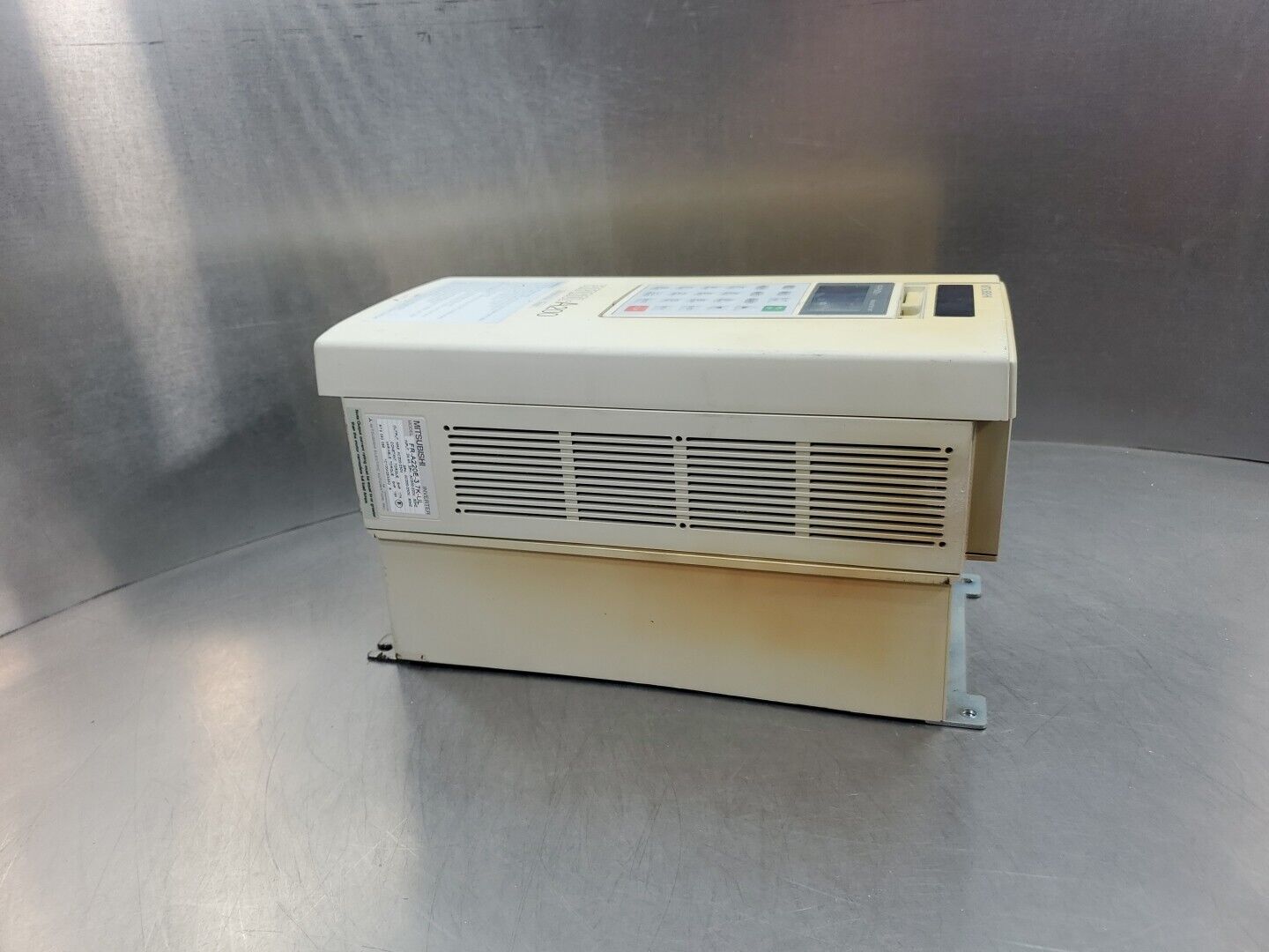 Mitsubishi FR-A220E-3.7K-UL FREQROL A200 Inverter Drive.                    1-D0