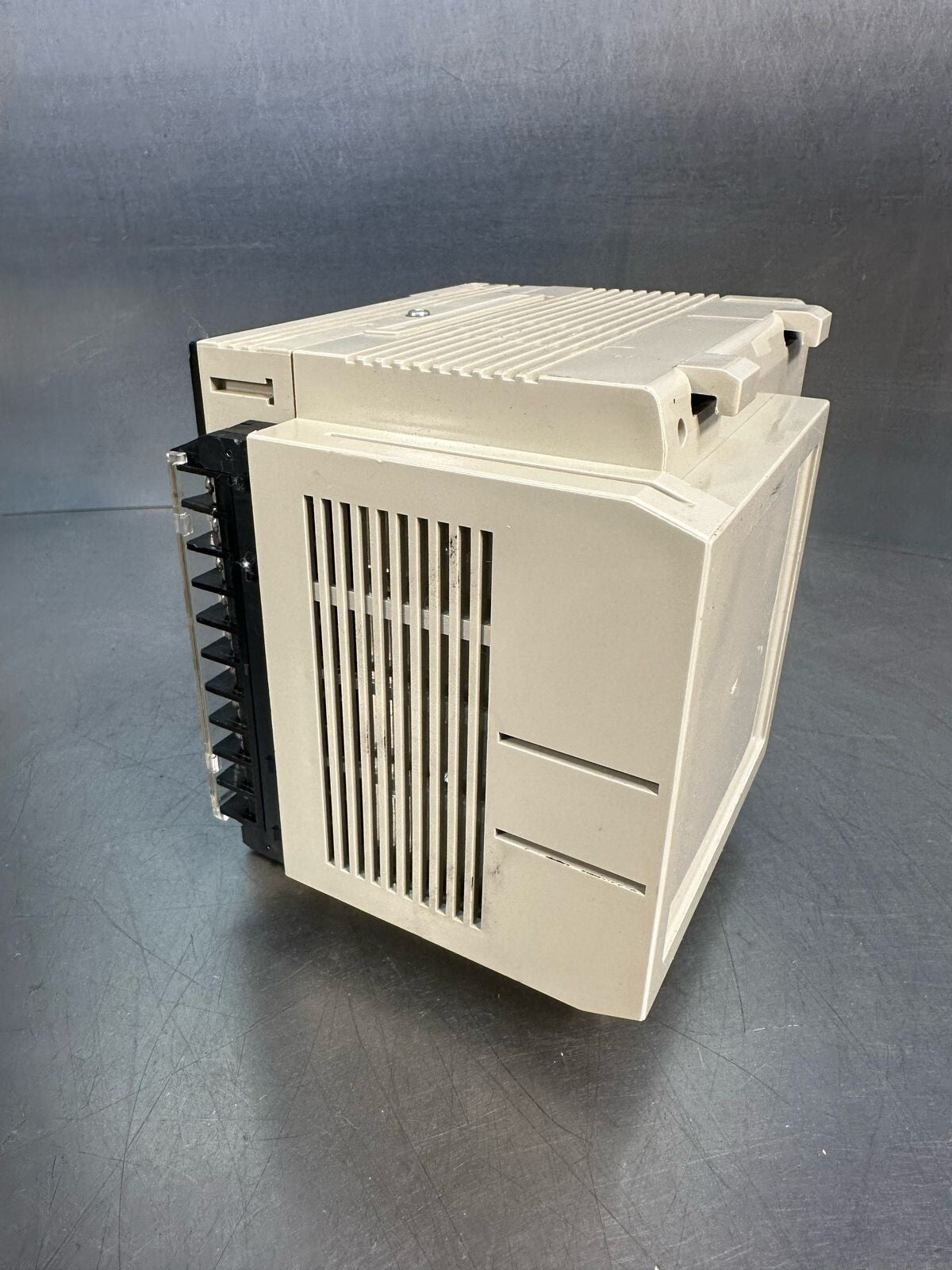 Omron C200HS-CPU01-E SOURCE CPU UNIT 100-120/200-240Vac 50/60Hz (5.4.1)