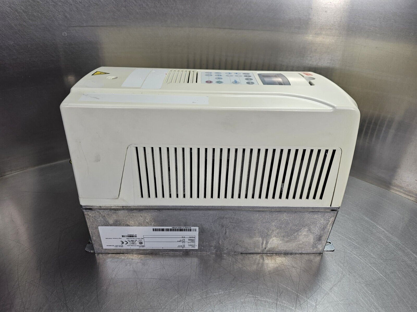 ABB ACS800-U1-0025-5+P901 ABB 34A 460V 25HP Drive Loc1C