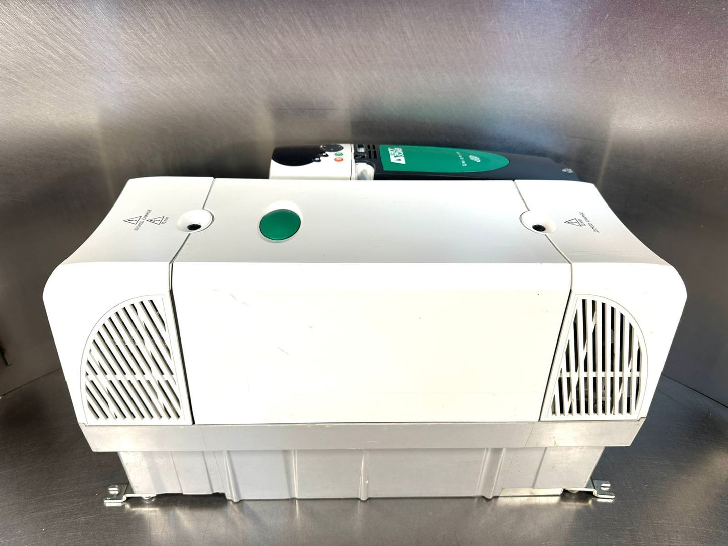 Leroyy Somer Unidrive SP4402 37/45Kw I/P 380-480V 50-60Hz 3Ph    (10.6.5)