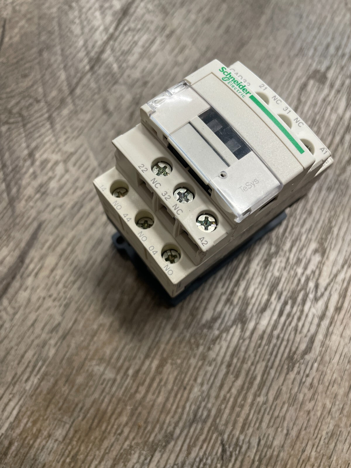 SCHNEIDER ELECTRIC CAD32, 10A, 600V, 24VDC Coil, Contactor @2C