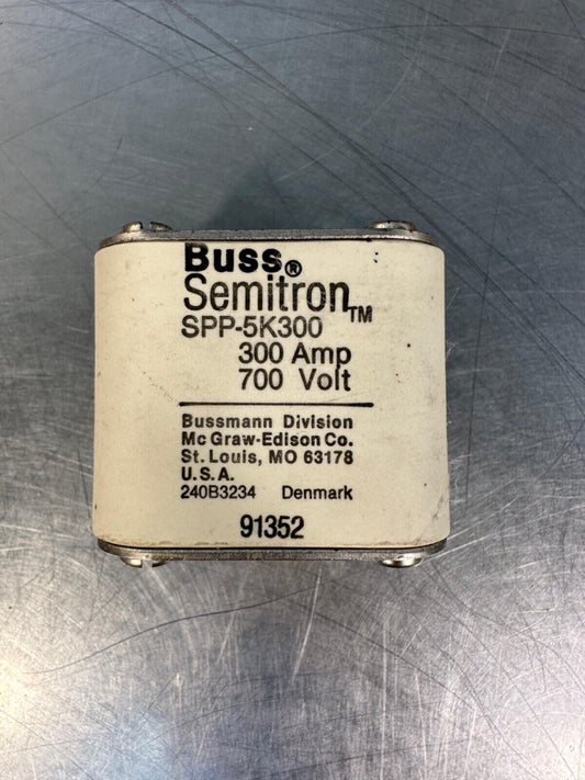 Bussmann Semitron Fuse SPP-5K300 300Amp 700V (4B-31)