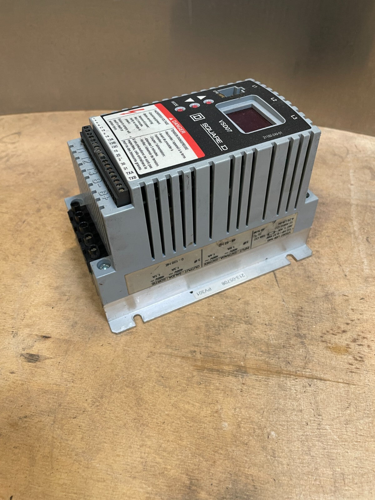 Square D VSD07 Black & Gray 2HP/0.3Kw 460 Volt Speed Drive Controller(BIN 4.4.3)