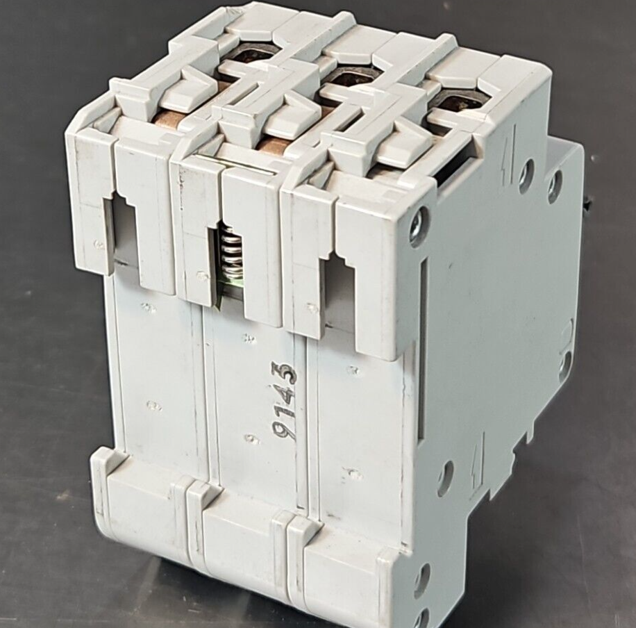 Allen-Bradley 1492-CB2 G040 H1 Series A Circuit Breaker 4A               loc4C13