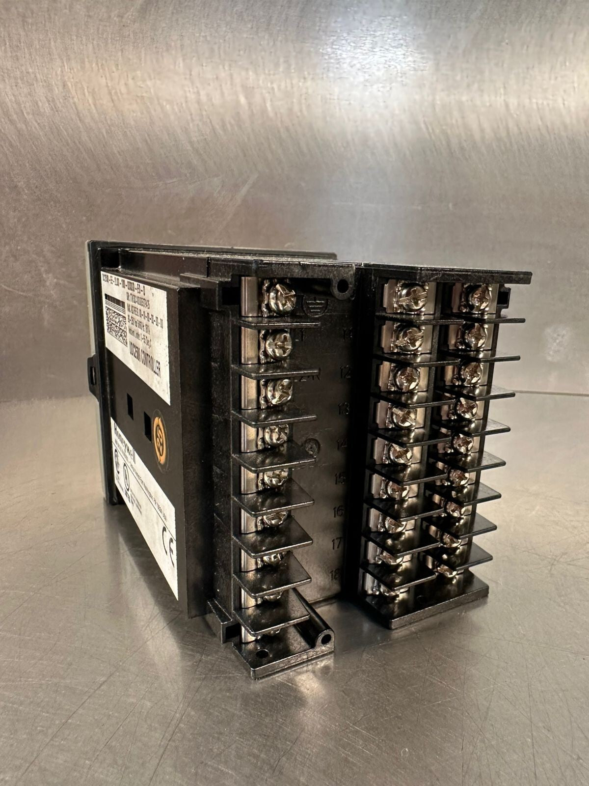 Honeywell DC2500-EE-2L00-100-00000-E0-0 90-250 Vac 50/60 Hz 18Va   (5.4.3)