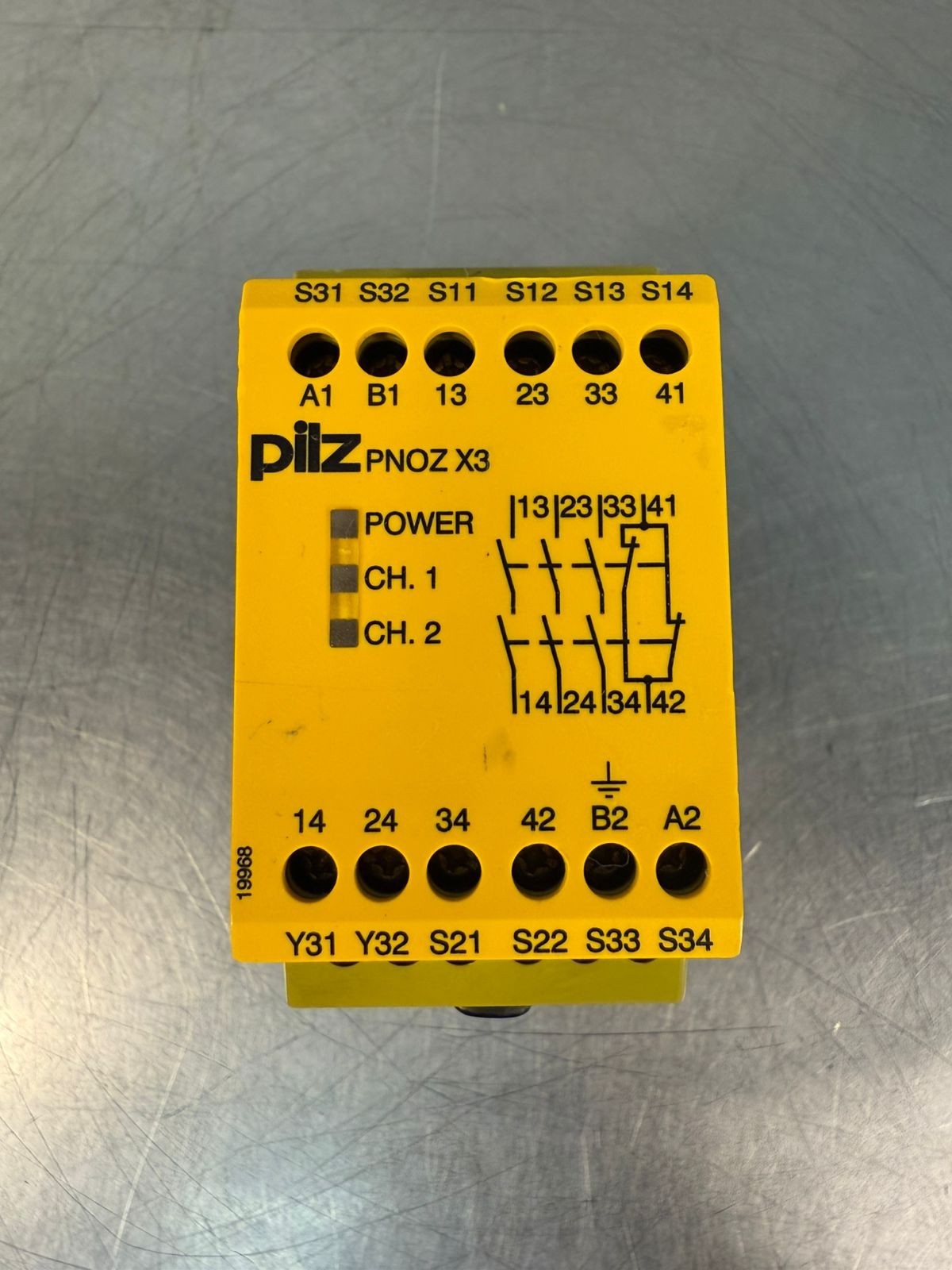 Pilz Pnoz X3 230VAC 24Vac/DC 3S1O1H  /  774318                  (3.5.2)