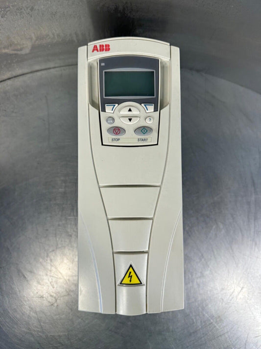 ABB DRIVE ACS550-U1-06A9-4 / 3HP  (1D-27)