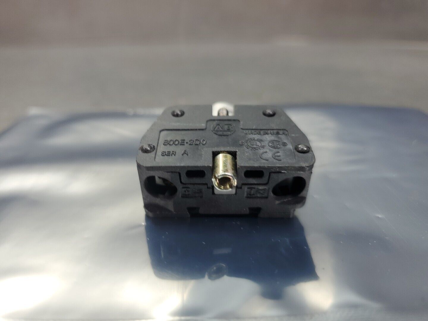 Allen Bradley 800E-2D0 Ser A Contact Block.                            4D-35
