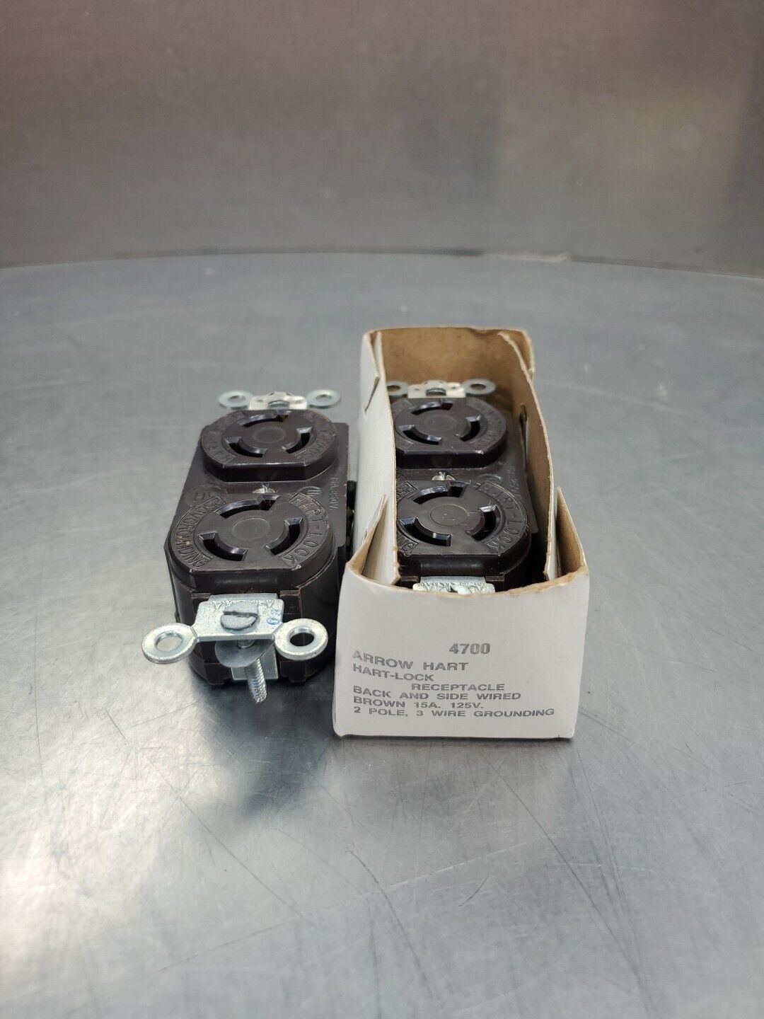 Arrow Hart 4700 Locking Receptacle, 15A 125V, 2P, 3W, Lot of 2.            4B-37