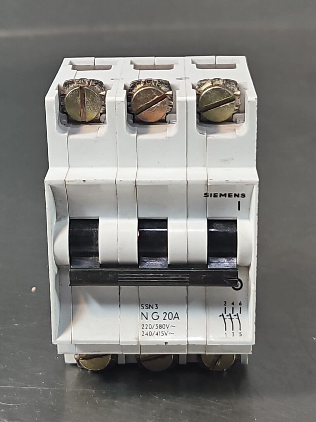 Siemens 5SN3 N G 20A 3 Pole Circuit Breaker      loc4D3