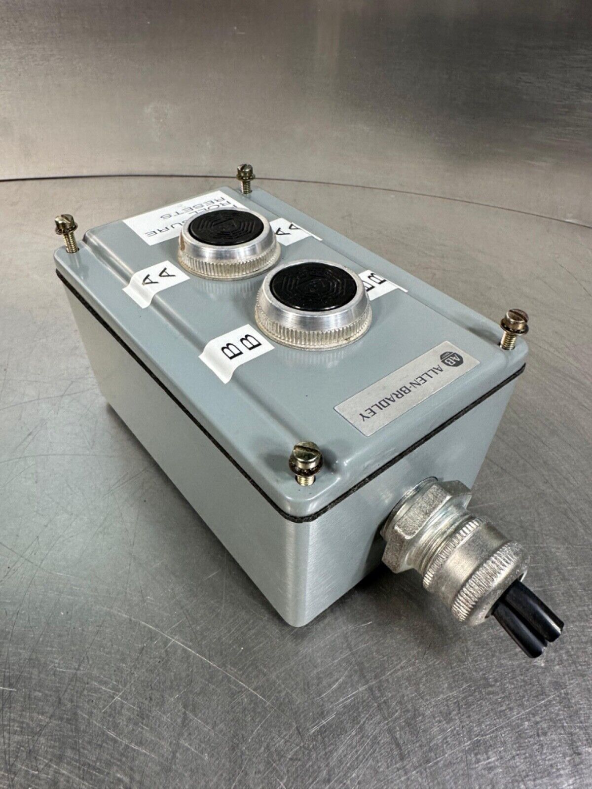 Allen-Bradley 800T-2TZ Push Button Enclosure  2 Hole NEMA 4, 13  (5D-13