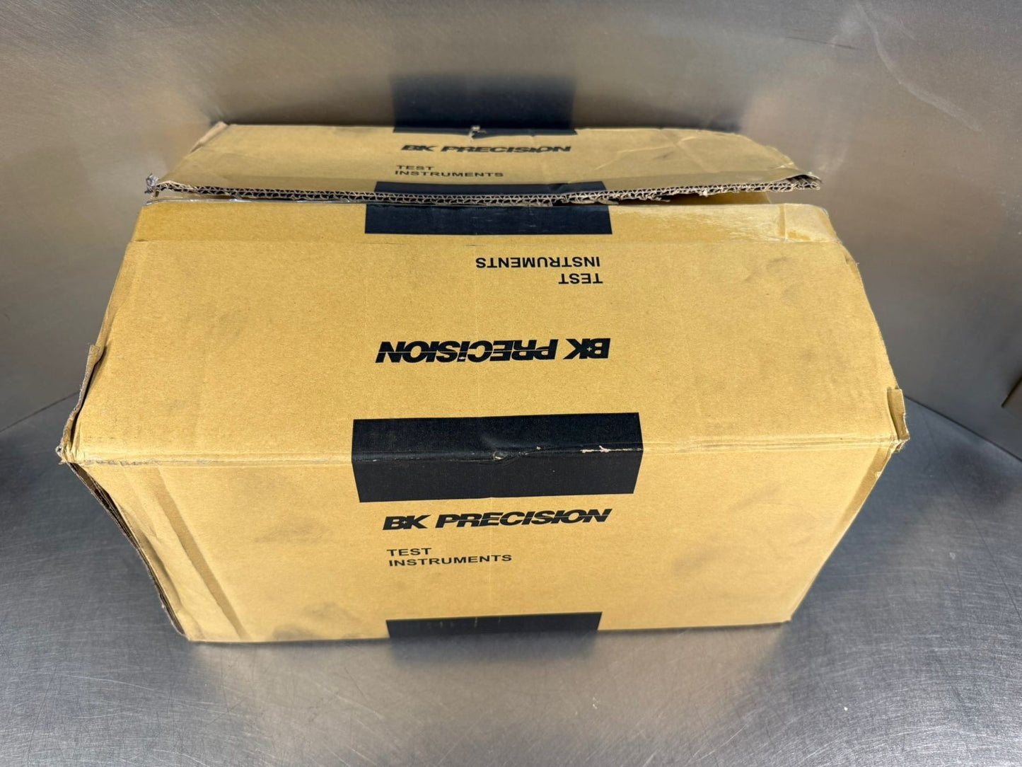B&k Precision 1762 - Triple Output DC Power Supply                (10.3.1)