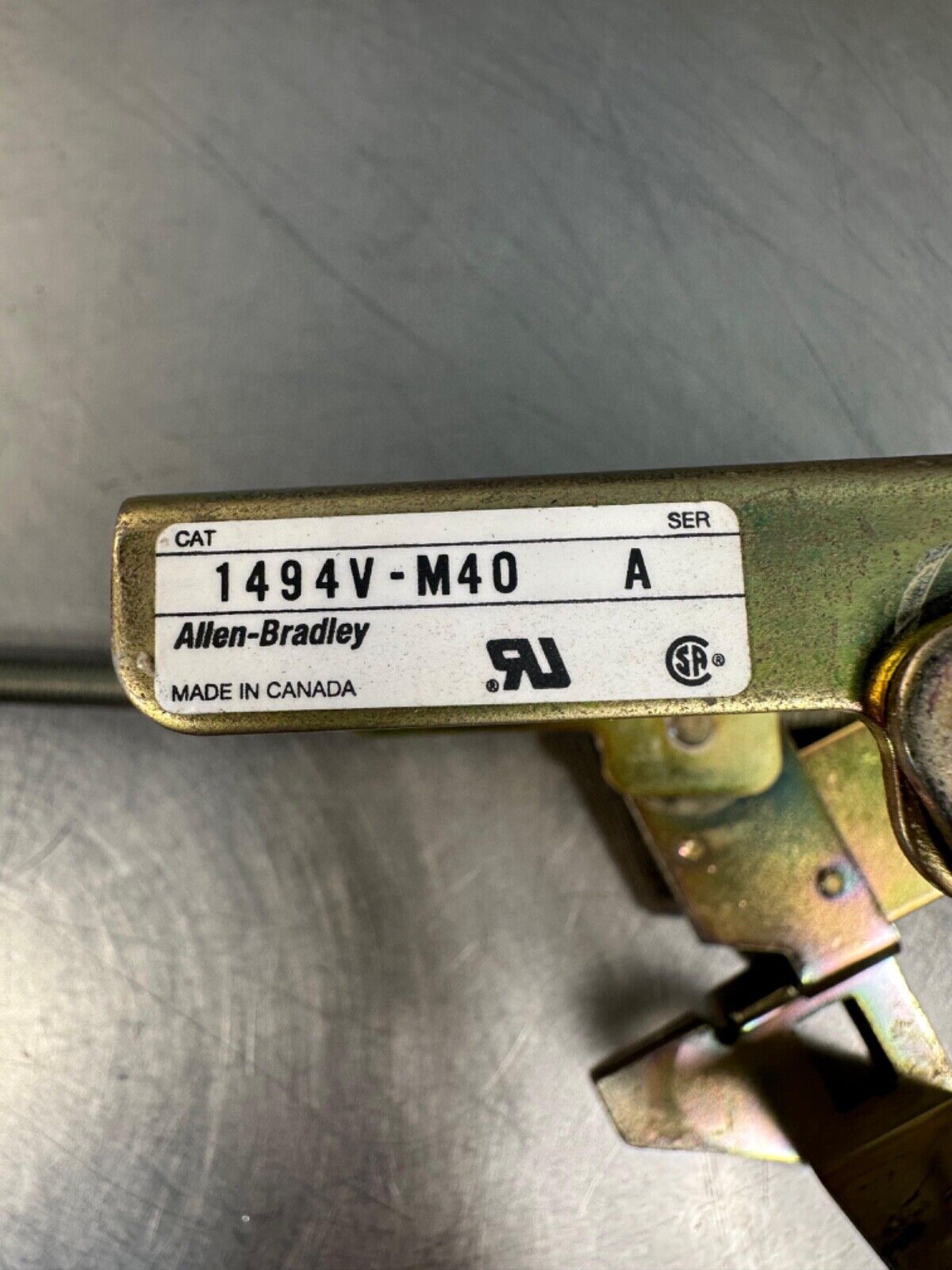 ALLEN BRADLEY 1494V-M40 SER. A Breaker Disconnect Hardware  (4E-19)