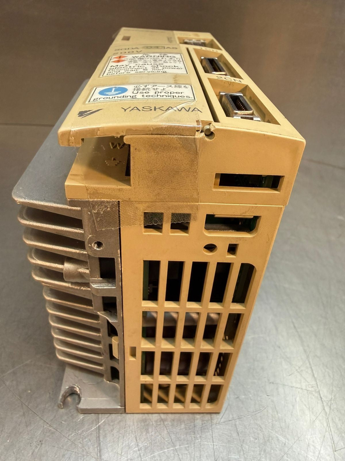 Yaskawa SGDA-04AS 1 PH Servopack 200-230Vac 6.0A       (9.3.4)