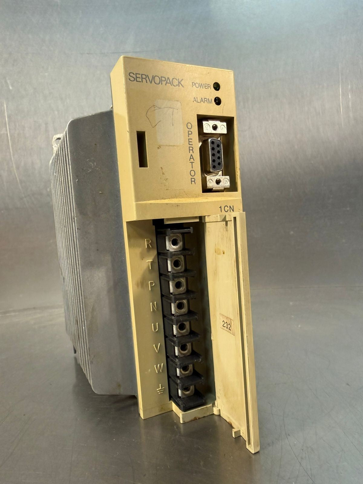 Yaskawa SGDA-04AS Servopack Out. 0-230Vmax 400W 2.6 Amp            (1.2.4)