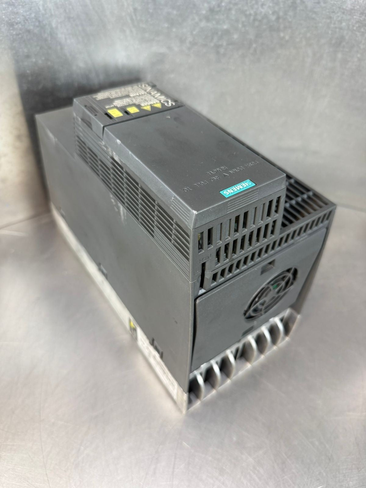 Siemens 6SL3210-1KE22-6AF1 Sinamics G120C Pn / Ver.B03/V4.7        (9.4.1)