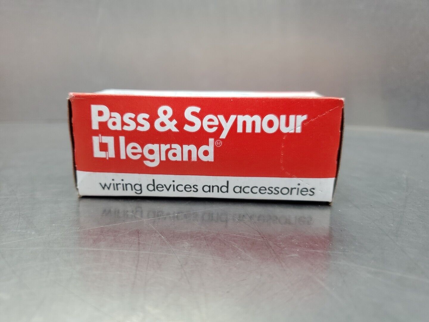 PASS & SEYMOUR 670 Combination Device Switch, 20AMP 125/277VAC.            4B-37