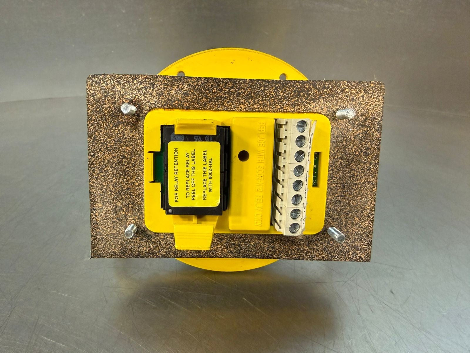 Allen Bradley 800Z-HL1 /C 20-30vac 10-40vdc F/W 1.23 8A Type 4/13  (3.1.1)