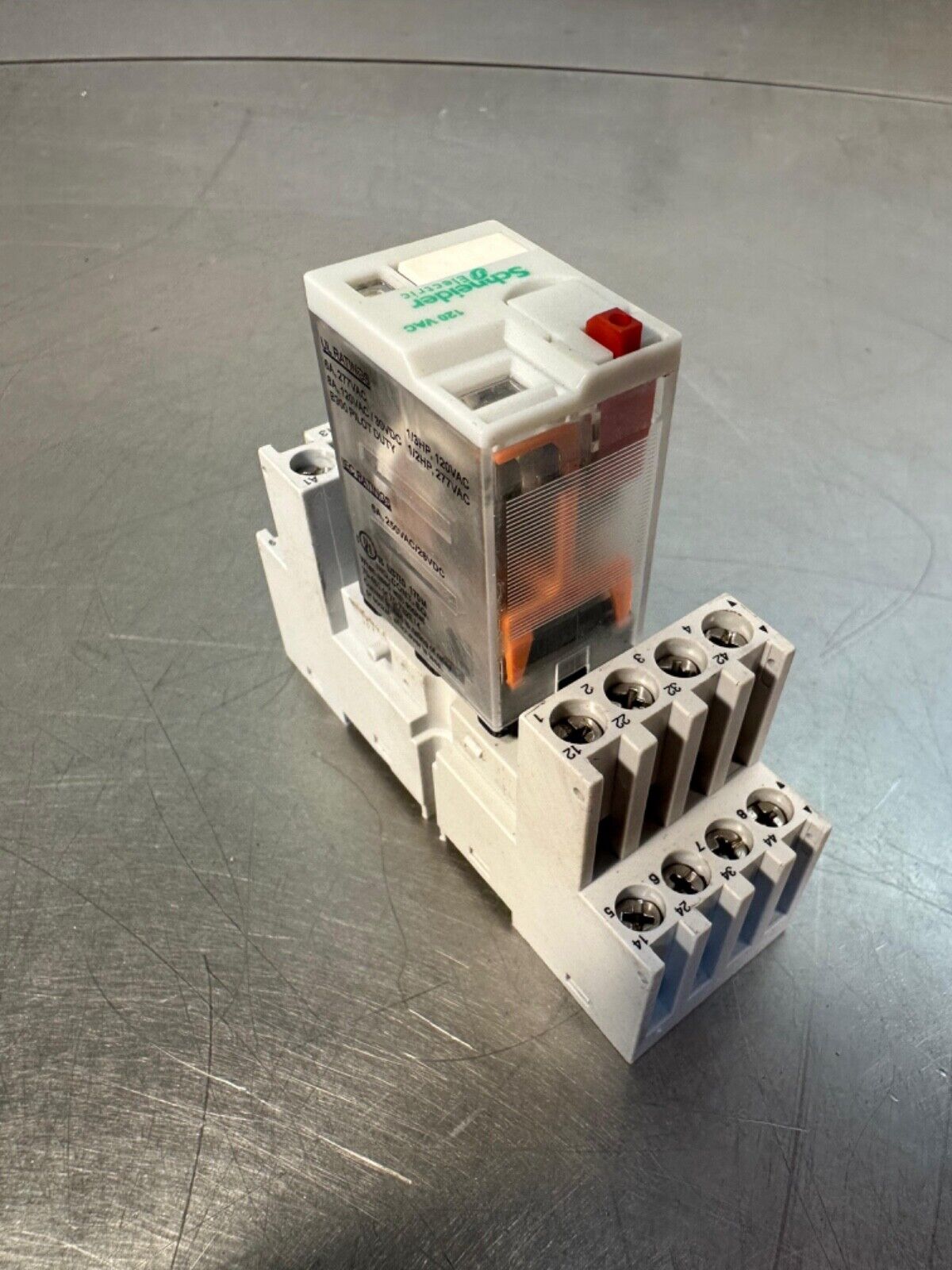 Schneider 792XDXMAL-120A + Base 70-782E14-1 (4D-25)