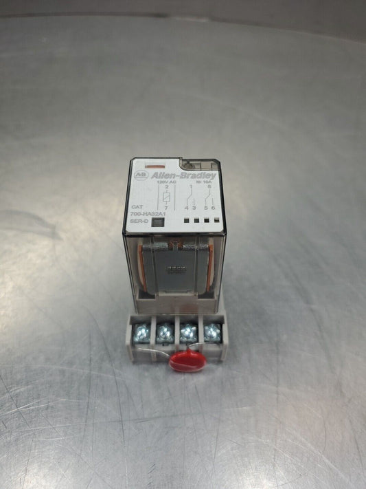 Allen-Bradley 700-HA32A1 Relay, w/700-HN125 AB Base.                       4E-34