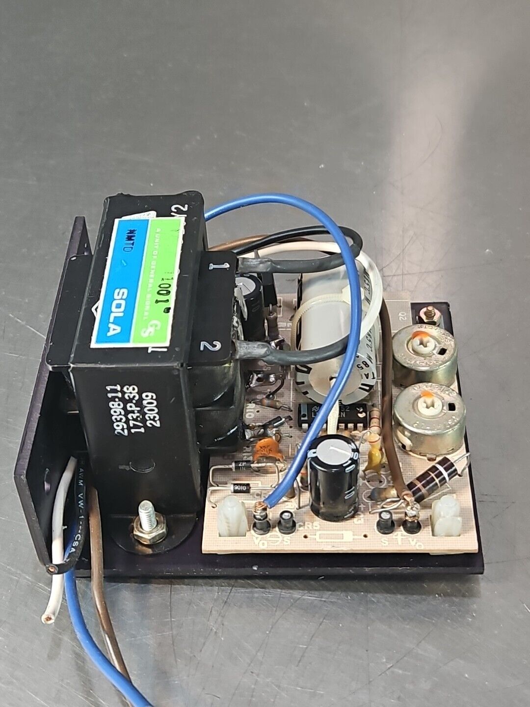 Sola Electric 81-24-180-01 24 VDC Power Supply 0.8 Amp 115Vac Input       loc4B9