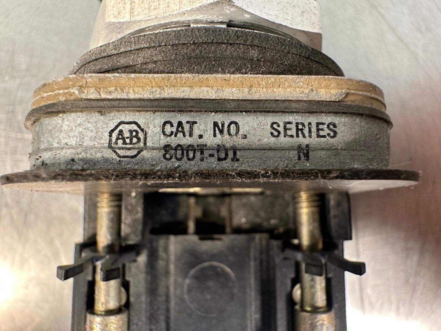 Allen Bradley 800T-D1 Ser. N  Greem Botom  (4c-39)