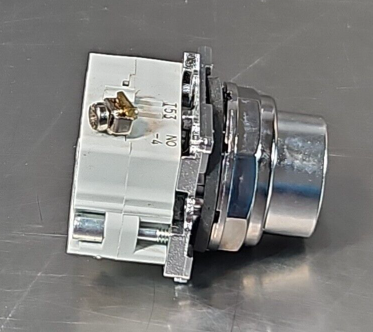 Eaton 10250T23B Ser B1 Push button w/1 cont. blk.                        Loc4D31