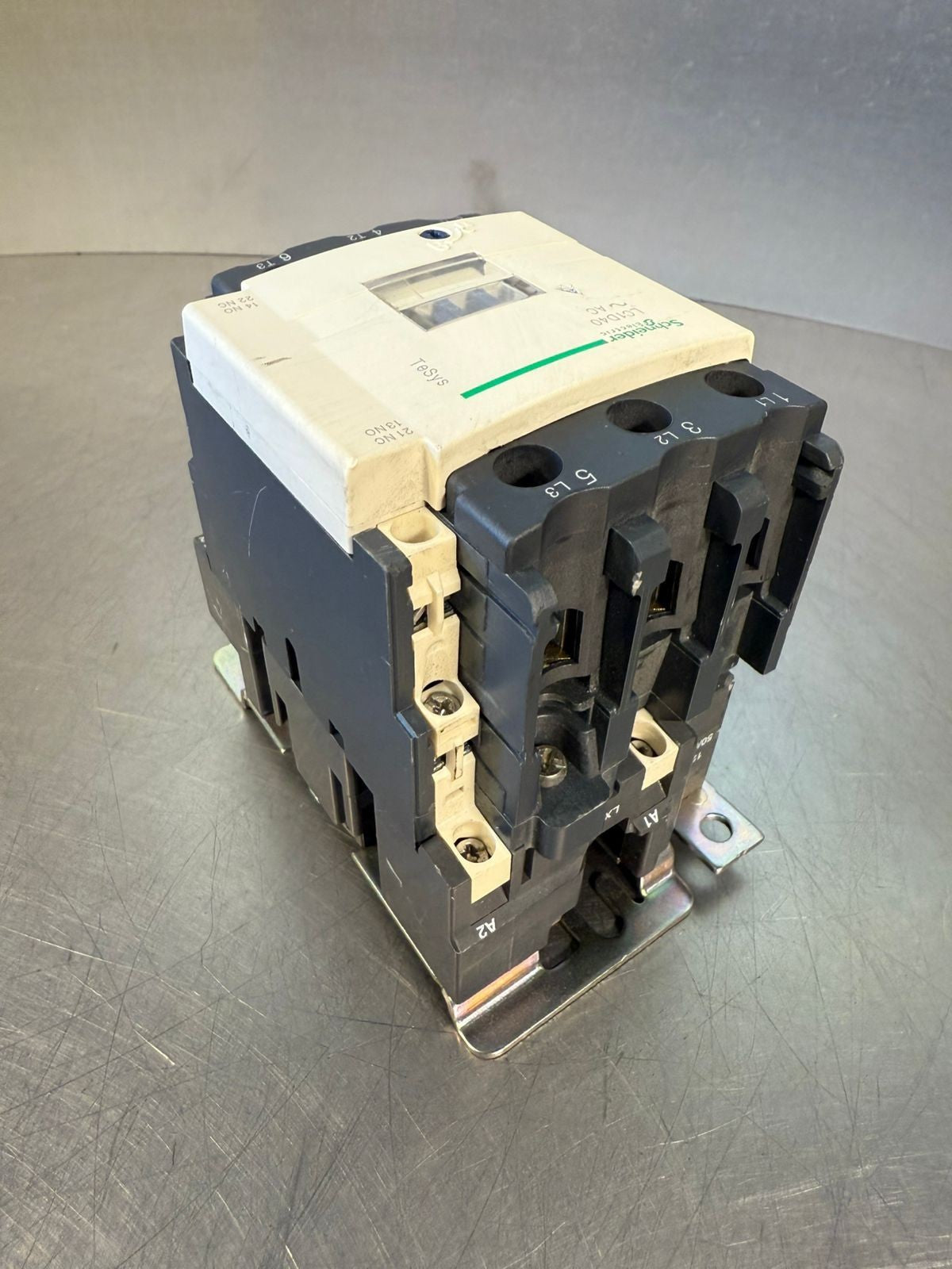Schneider LC1D40 600V A.C. Max                                     (3.2.4)