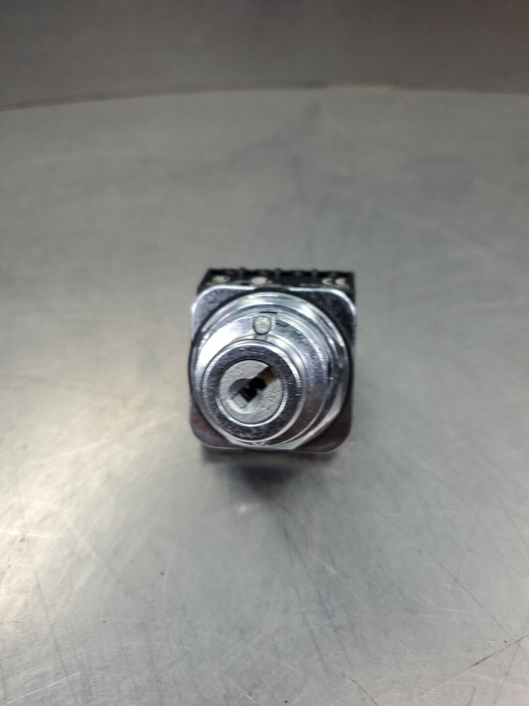 Siemens 52SC6AF Rotary Keyed Switch *No Key*                               4D-13