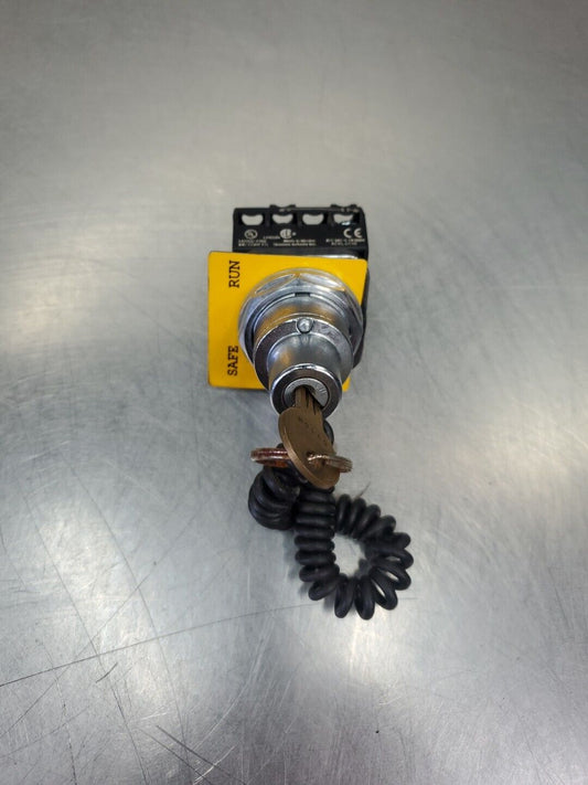 SIEMENS 52SC6AF 2-Position Keyed Switch.                                    4D-3