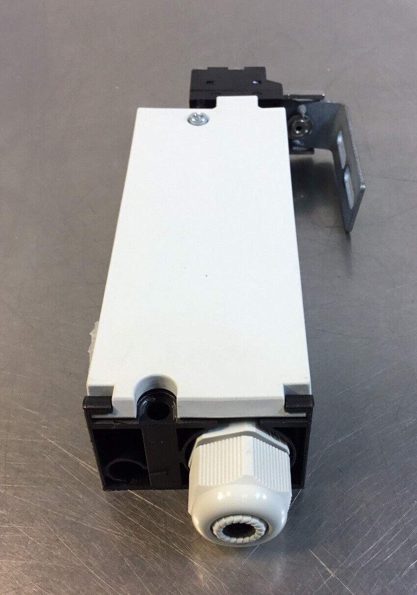 RITTAL SZ2418 SAFETY INTERLOCK  24VDC 8W (with bracket)                   5E-7/2