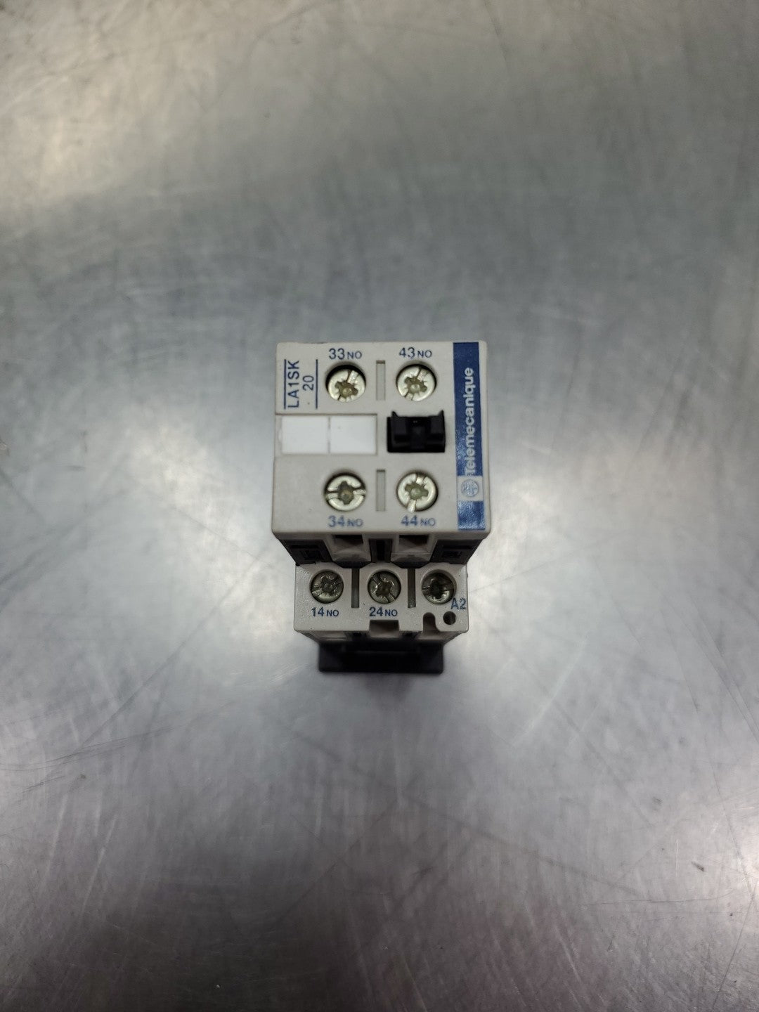 47085304