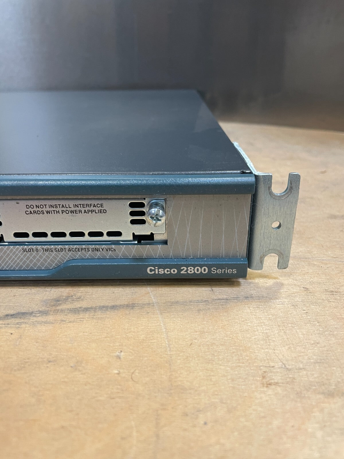 Cisco 2801 CISCO2801-V/K9 Fast Ethernet Network 1U Router Security Voice Bundle