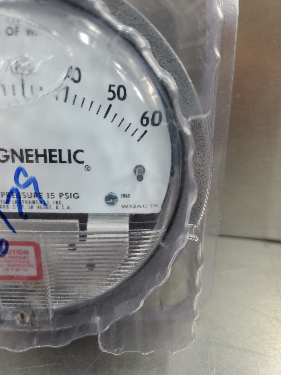 Dwyer Magnehelic W32AC TK Pressure Gauge, 0-60 INCHES OF WATER.            6B-11