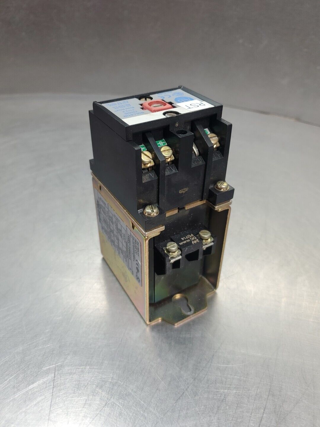 Allen Bradley 700DC-P300Z24 Ser A DC Control Relay.                        4C-13