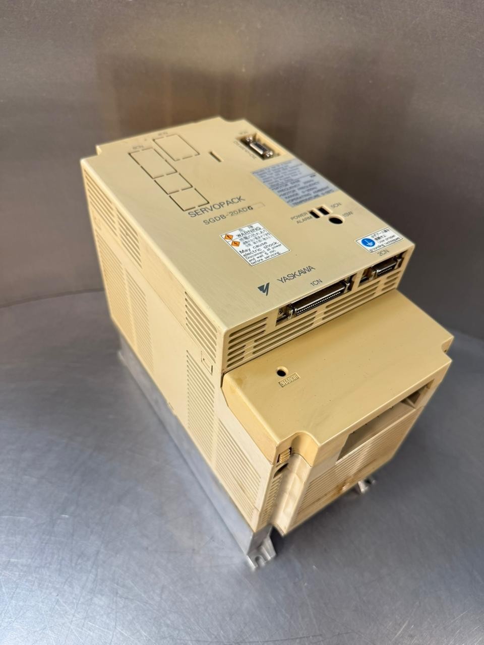 Yaskawa Servopack SGDB-20ADG IN 200-230V 3PH 12A OUT 0-230V        (1.4.1)